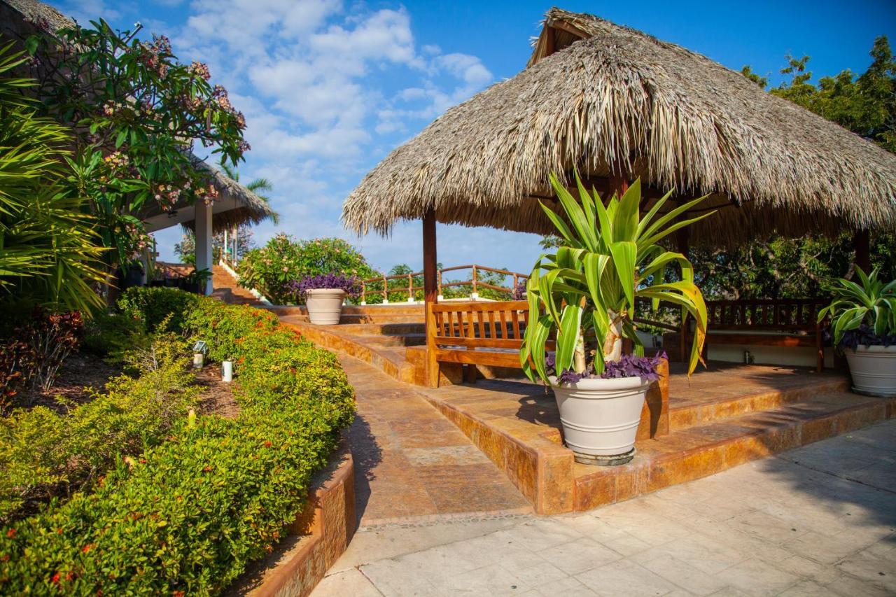 Princess Mayev Santa Cruz Huatulco Exterior photo